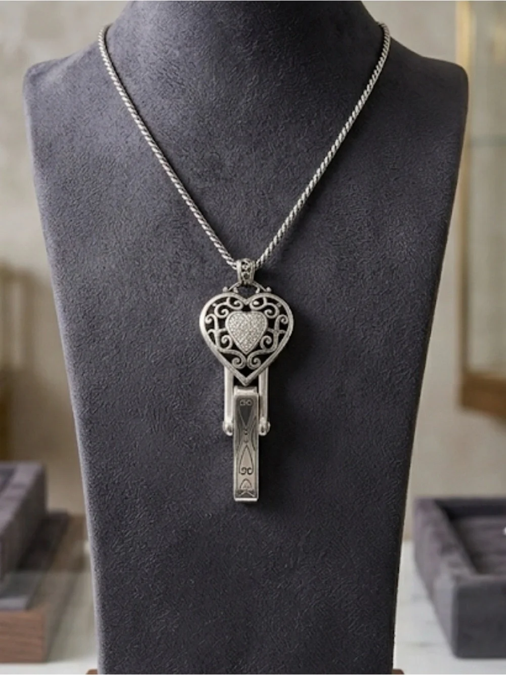 Brighton Reno Heart Badge Clip Lanyard Necklace 0751